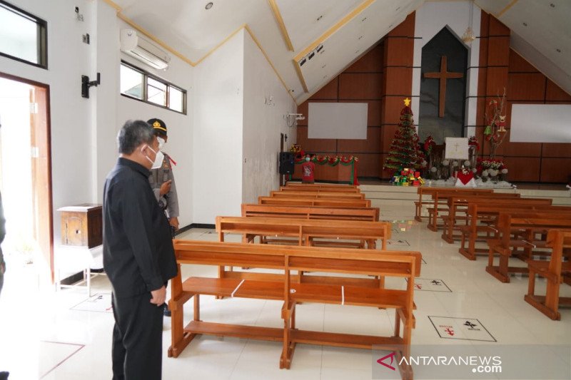 Brimob sterilisasi gereja pastikan keamanan jelang perayaan Natal di Garut