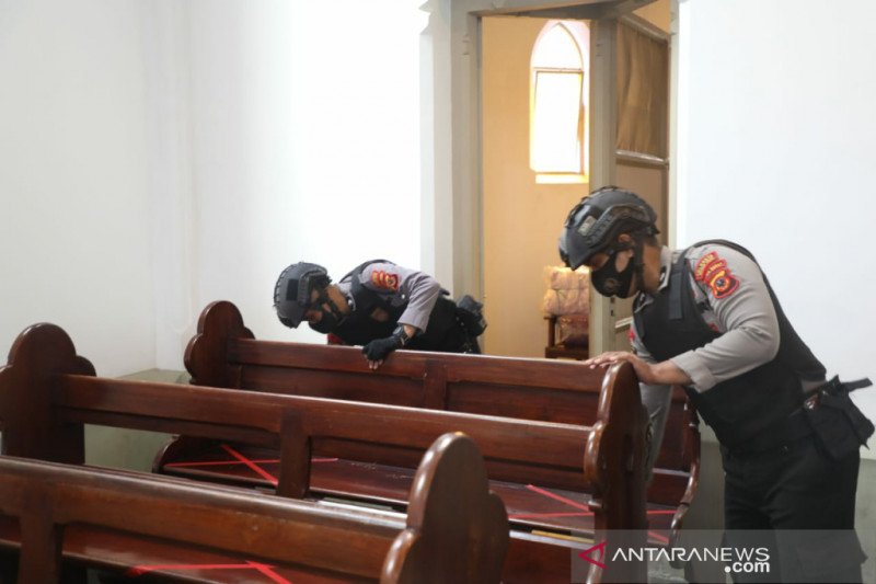 Polisi Bogor Kota lakukan sterilisasi di gereja jelang Natal