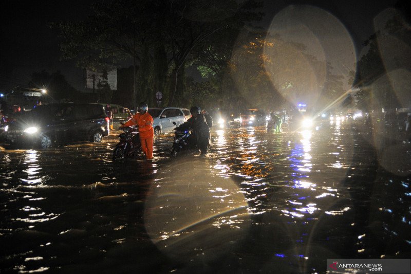 Ini pemicu hujan lebat penyebab banjir di Bandung, menurut BMKG