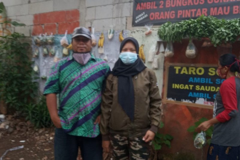 Berburu berkah dan berbagi kebahagiaan dengan sesama, dari tukang gali kubur