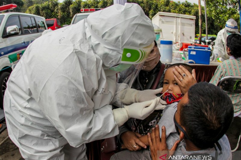 BPTJ-Dinkes Bogor lakukan tes cepat antigen di Baranangsiang