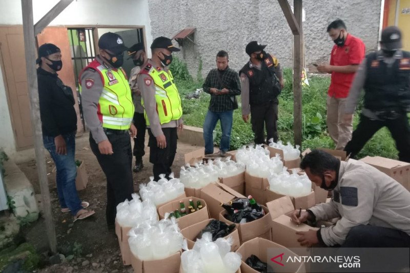 400 botol miras hendak diedarkan malam tahun baru di Bandung disita