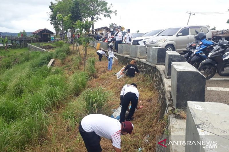 Jamkrindo ajak wisatawan mengkampanyekan antisampah di Geopark Ciletuh