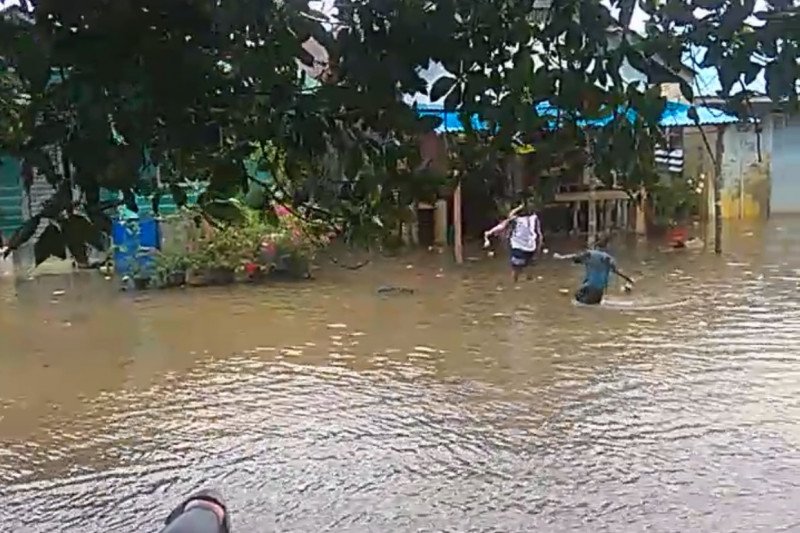 Pemukiman warga pesisir Barelang dan pulau terendam air pasang