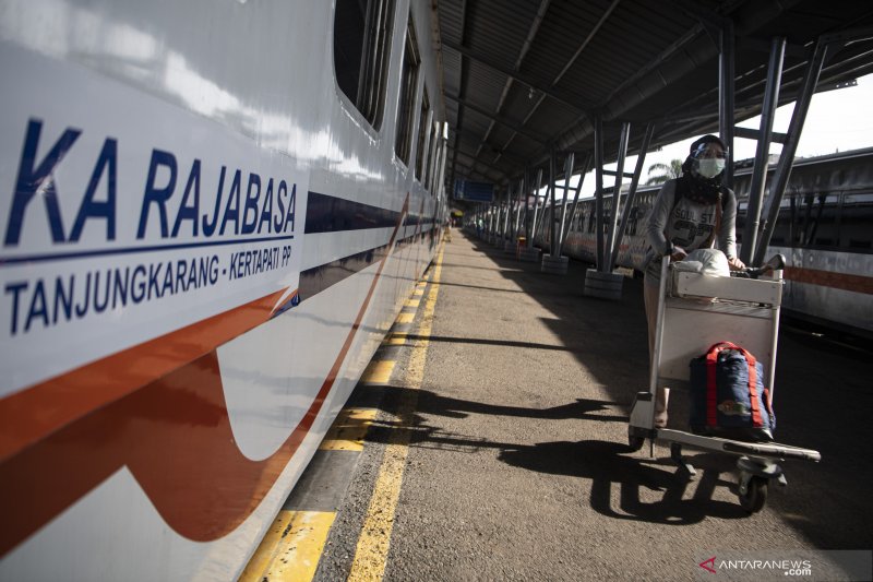 Kereta Api Tujuang Lampung Kembali Beroperasi