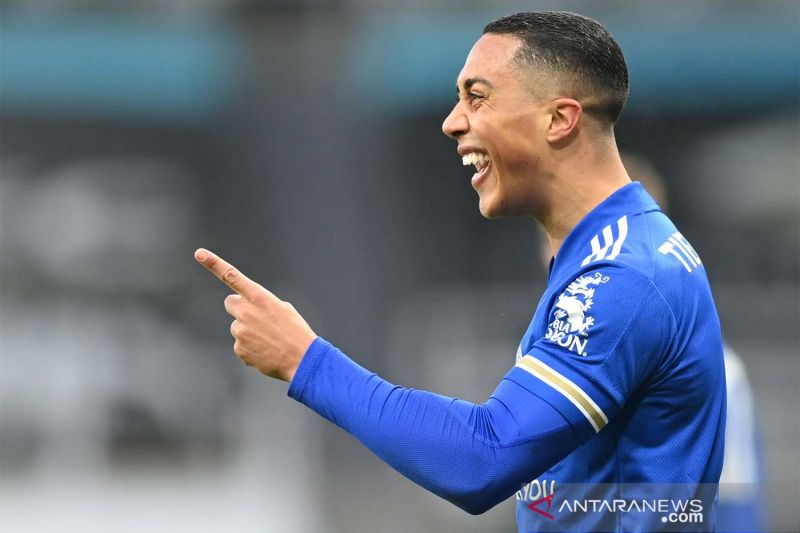 Real Madrid dan Barcelona tertarik boyong Youri Tielemans asal Leicester