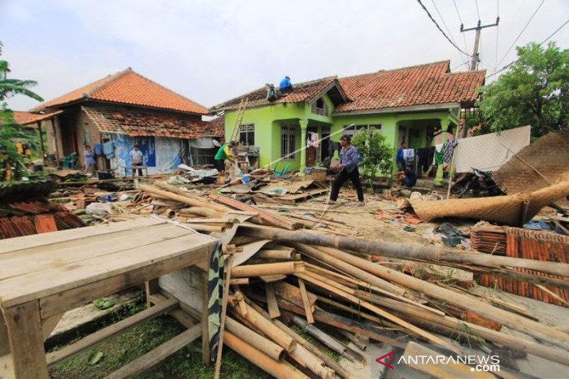 Dampak Angin Puting Beliung di Cirebon