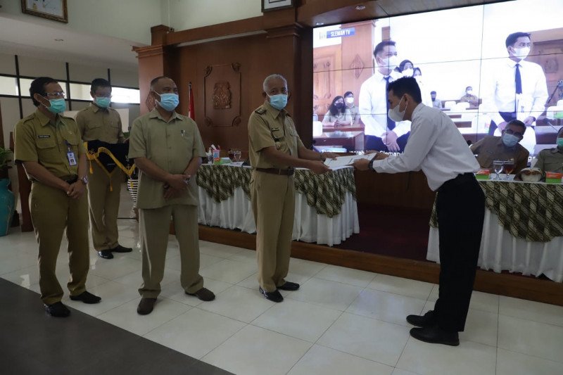 Bupati Sleman serahkan 633 SK pengangkatan CPNS formasi 2019
