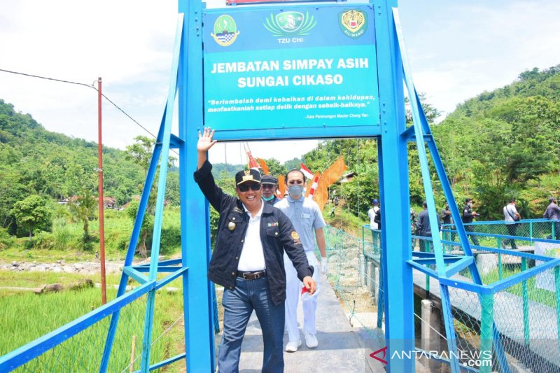 Wagub Jabar resmikan Jembatan Simpay bantuan Buddha Tzu Chi di Garut