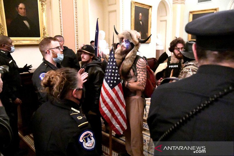 Buntut kerusuhan gedung Kongres AS, 2 pejabat Gedung Putih mundur