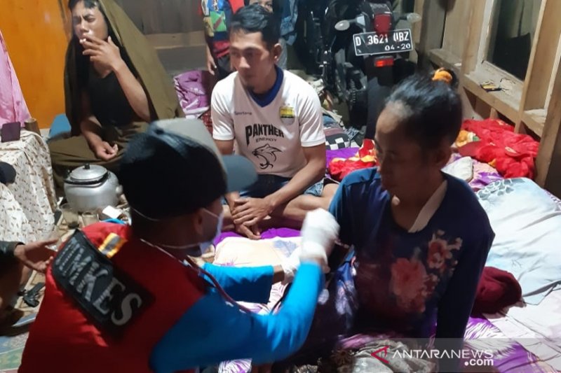 Di Cianjur,  satu rumah ambruk dan puluhan lainnya terancam longsor