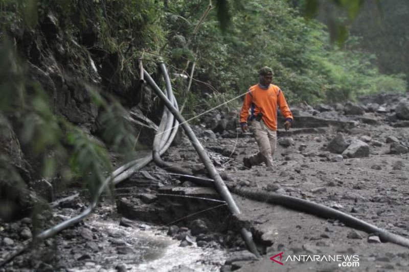 Banjir Lahar Hujan  Mengakibatkan Pipa Sumber Air Rusak