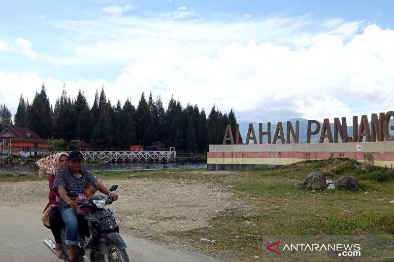Pengunjung objek wisata vila Danau Atas berkurang akibat COVID-19