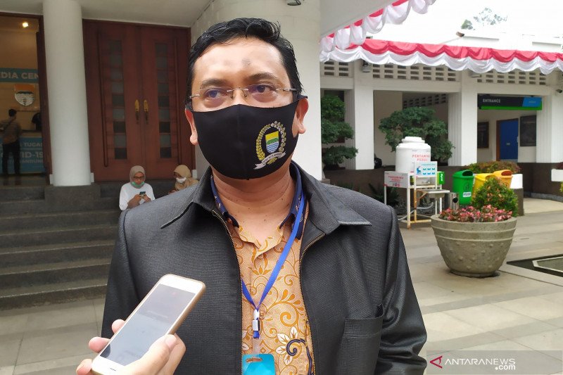 Ketua DPRD Kota Bandung Tedy Rusmawan dinyatakan positif COVID-19