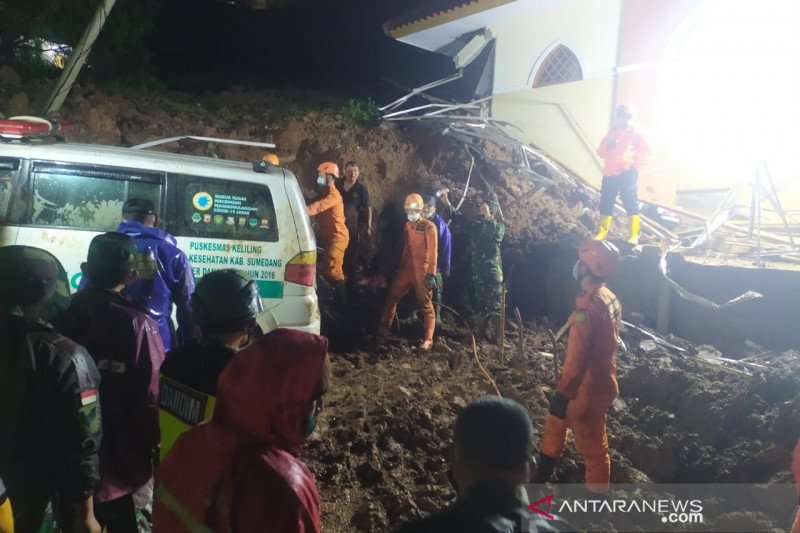 Danramil dan pejabat BPBD turut jadi korban longsor di Sumedang