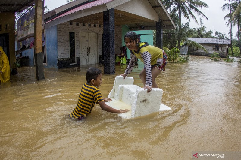 Warga pesisir Batam waspadai banjir terkait gerhana bulan