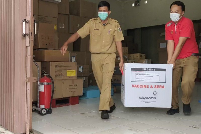 Dinkes Lampung distribusikan vaksin COVID-19 ke tiga kabupaten/kota