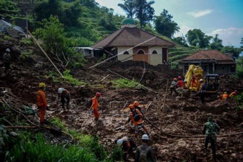 Pencarian korban longsor Cimanggung Jabar