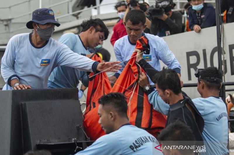 Hari Keempat Pencarian Korban Pesawat Sriwijaya