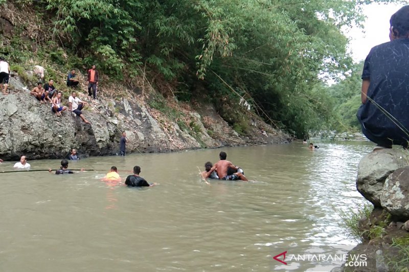 Tim SAR Cianjur masih cari jasad santri yang tenggelam