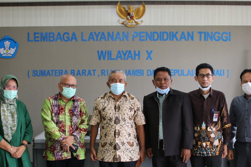LLDIKTI Wilayah X serahkan SK pengubahan bentuk PTS