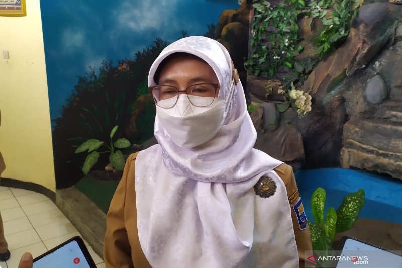 Ariel Noah dan Risa Saraswati ikuti vaksinasi di Bandung