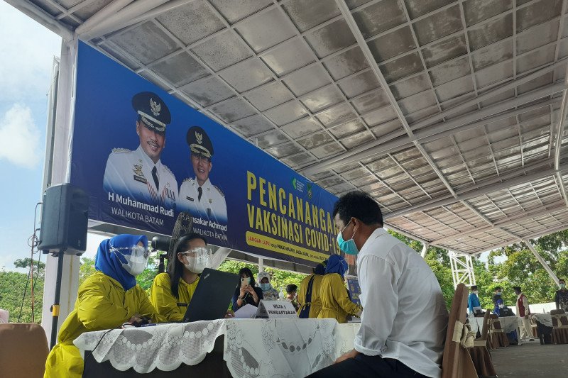 Tensi tinggi, Wali Kota Batam tunda divaksin COVID-19