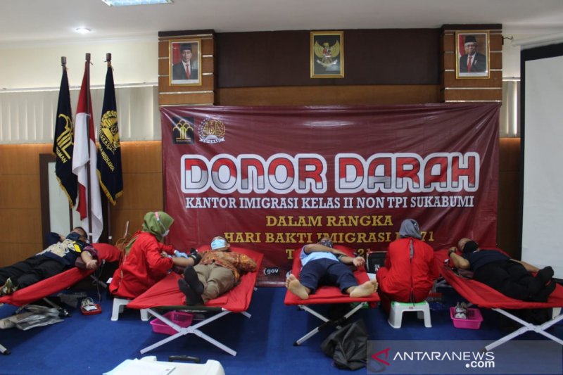 Kantor Imigrasi Sukabumi gelar donor darah bantu tambah persediaan darah