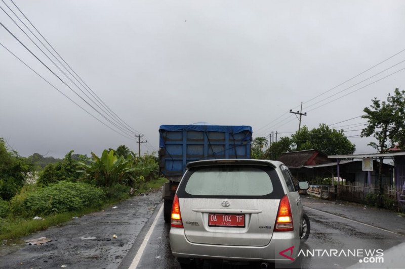 Kecepatan mobil satu kilometer/jam karena banjir