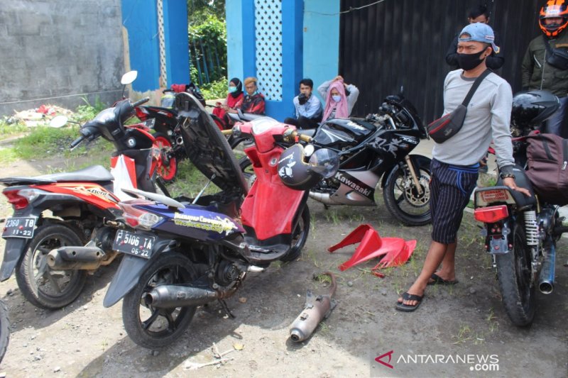 Polisi Sukabumi tindak puluhan pengendara motor berknalpot bising