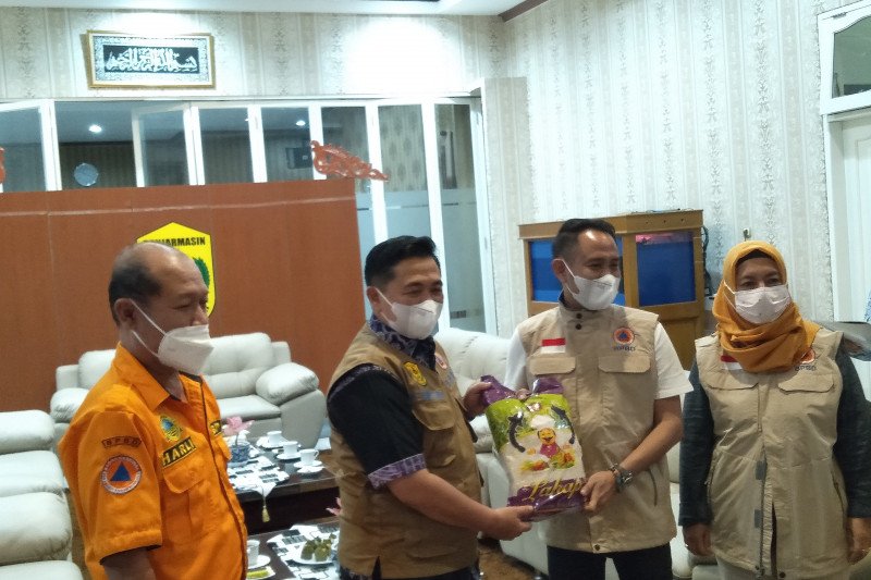 Wali Kota Palangkaraya antar langsung bantuan warganya untuk banjir Banjarmasin