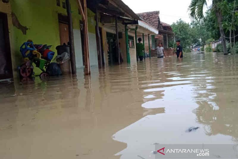 Ratusan rumah di Kabupaten Cirebon terendam banjir