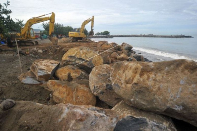 Penanganan Abrasi Pantai Padang