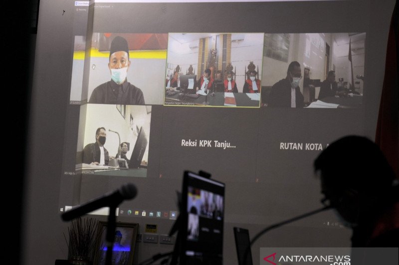 Sidang mantan Bupati Lampung Tengah Mustafa