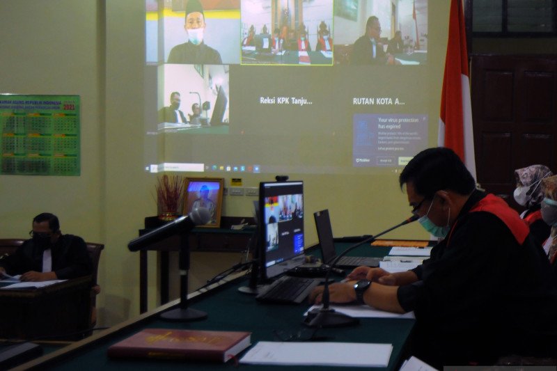 Mantan Bupati Lampung Tengah Mustafa kembali disidangkan