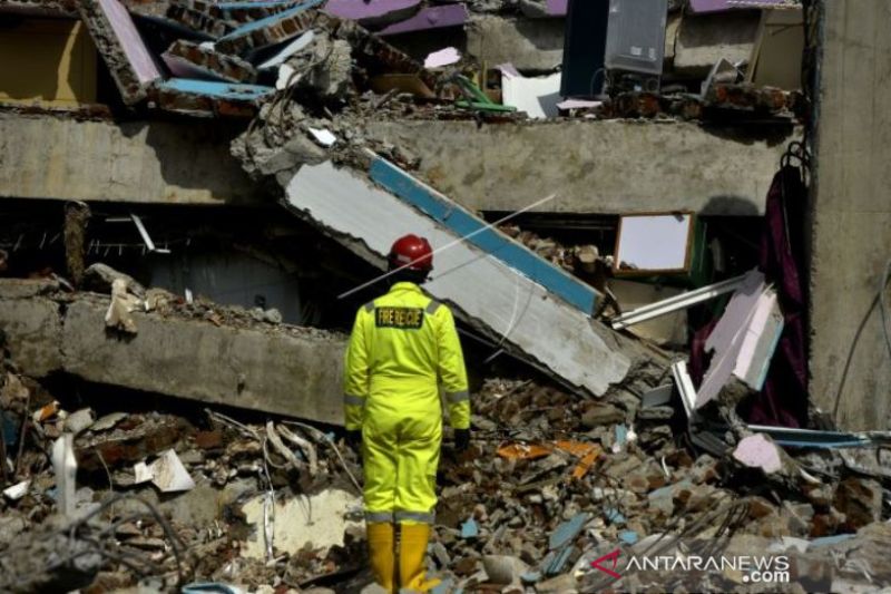 Hari Keempat Pencarian Korban Gempa   