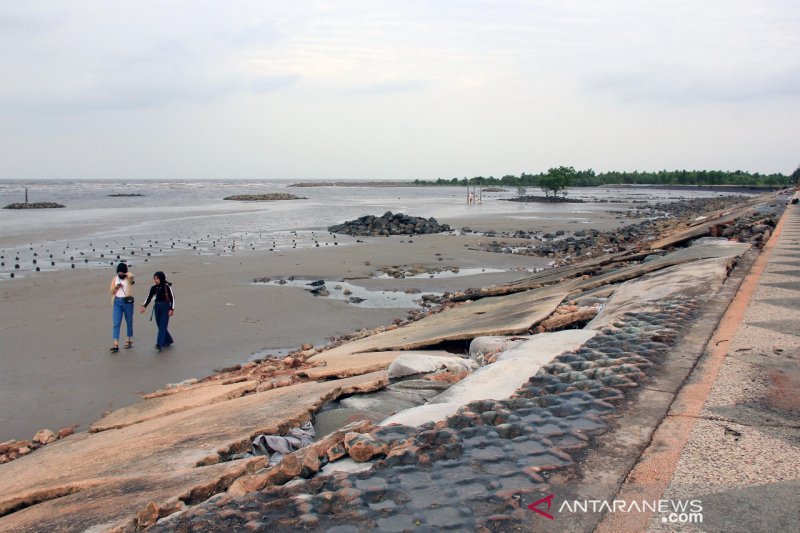 Abrasi Pantai Wisata Selat Baru