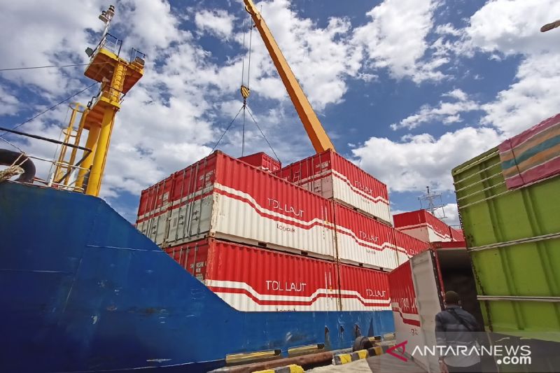 Kapal Tol Laut angkut logistik