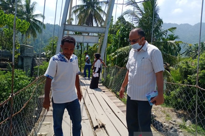 Warga Baringin, Padang berharap jembatan gantung segera diperbaiki