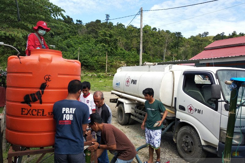 PMI Sulsel distribusi air bersih ke pengungsi korban gempa di Mamuju Sulbar