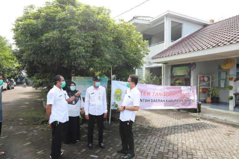 Bantul tinjau kesiapan sarana selter COVID-19 Sewon