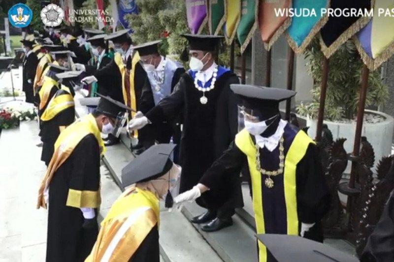 Rektor UGM meminta alumnus ambil bagian penanganan COVID-19