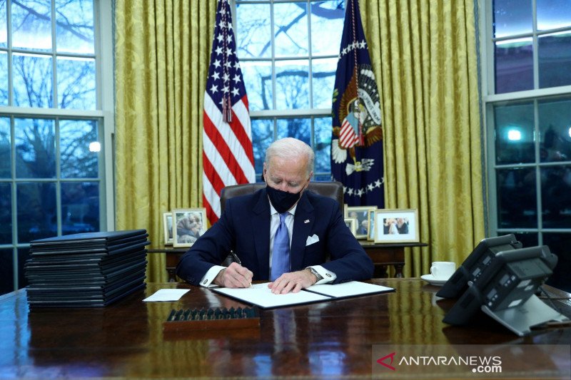 Presiden AS Joe Biden minta wisatawan internasional untuk lakukan karantina