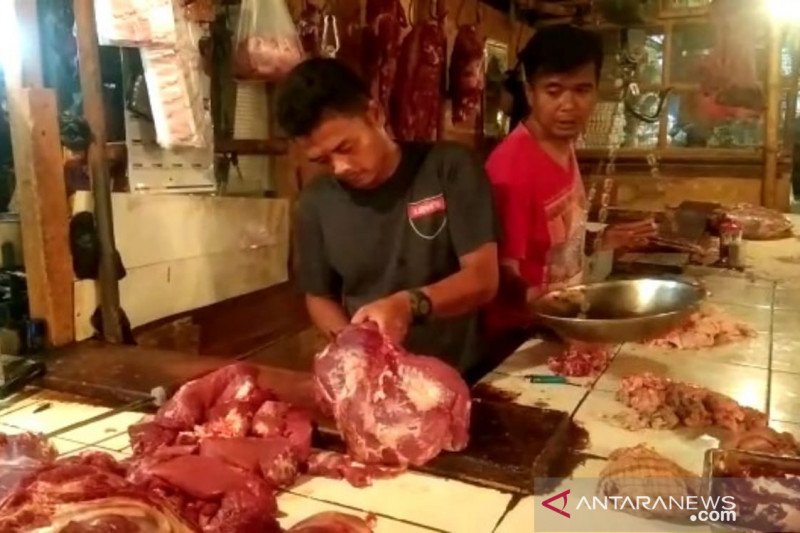 Diskoperindag Cianjur sebut kenaikan harga daging akibat minim stok