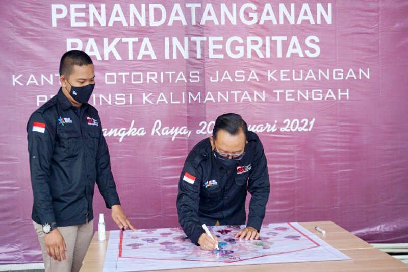 Tandatangani pakta integritas, wujud komitmen OJK Kalteng menjalankan tugas