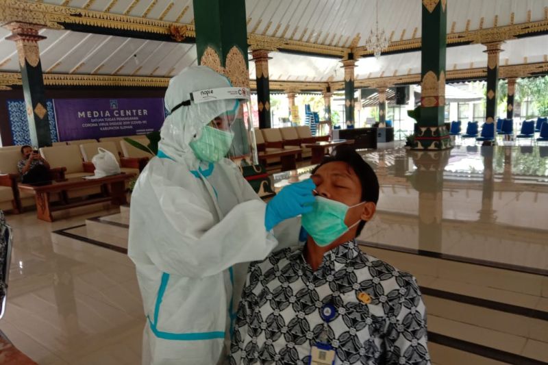 Pemkab Sleman melakukan swab antigen karyawan Setda dan awak media
