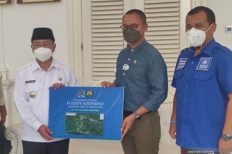 Pemkab Cianjur dapat bantuan 400 PJU-TS dari Kementerian ESDM