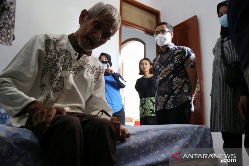 Tim Gercep Bogor tangani lansia terlantar