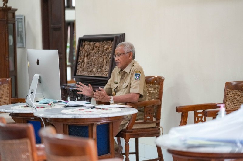 Bupati Sleman mengikuti musrenbang dari tempat isolasi mandiri