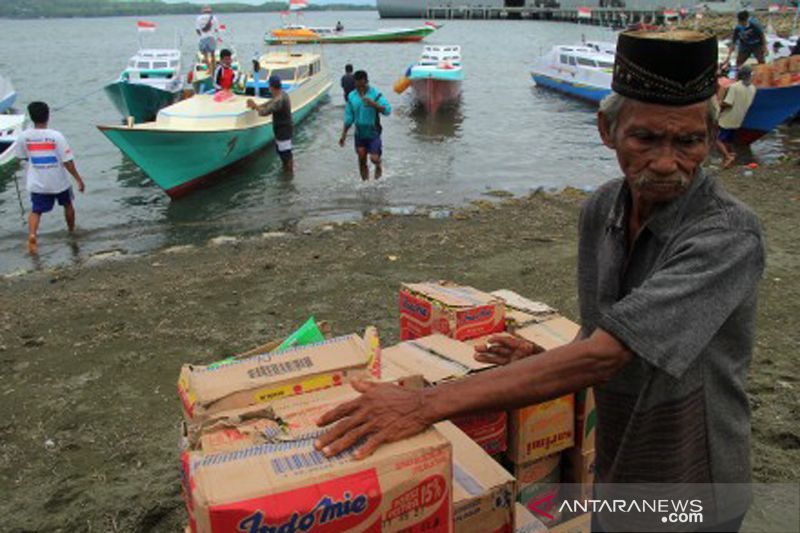 Penyaluran logistik untuk nelayan korban gempa Sulbar